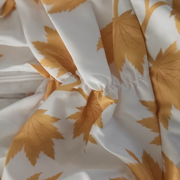 A yellow dress with leaves!!! DRESS IS NOT TRUE TO SIZE MORE LIKE A TEN - Picture 6 of 12